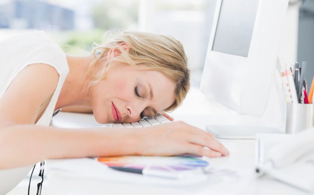 Πέντε συνήθειες που σας κάνουν να νιώθετε διαρκώς κουρασμένο