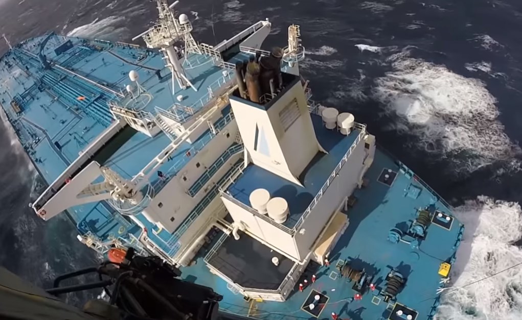Η εντυπωσιακή διάσωση Έλληνα καπετάνιου στον Ατλαντικό (Video)
