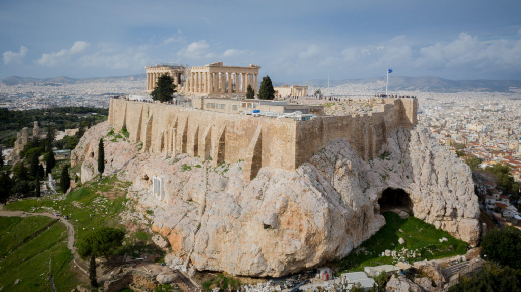 Μπλόκο στις οικοδομικές άδειες γύρω από την Ακρόπολη ετοιμάζει ο Σταθάκης