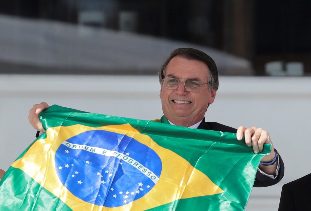 Βραζιλία: «Εθνικοπατριωτικές» υστερίες Μπολσονάρου και σταυροφορία κατά της «μαρξιστικής κατήχησης» στην Εκπαίδευση