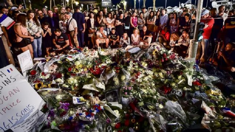 Σοκ στη Γαλλία από φωτογραφίες του Paris Match από την επίθεση στη Νίκαια – Απαγορεύθηκε «κάθε νέα δημοσίευση»