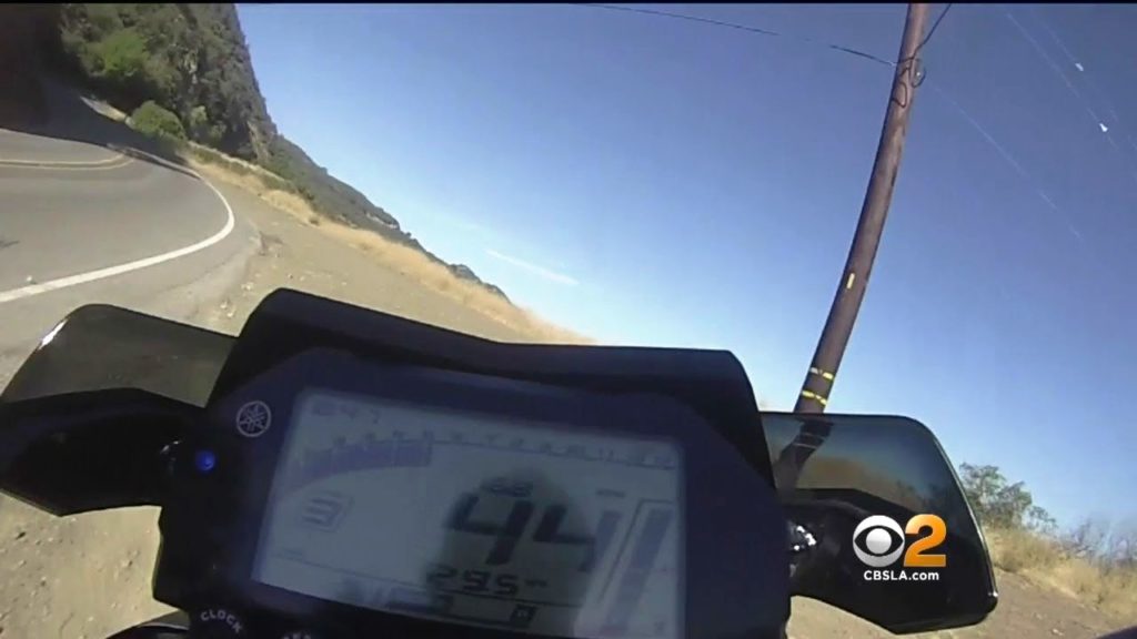 Κάμερα «GoPro» καταγράφει την πτώση μοτοσικλετιστή σε γκρεμό (Video)
