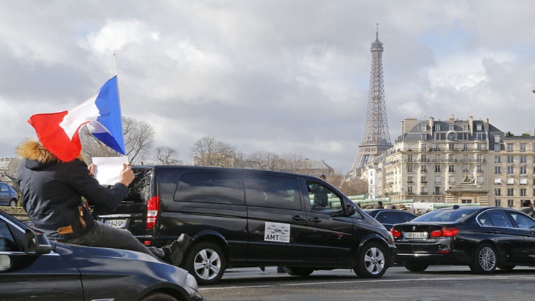 Γαλλία: Χιλιάδες μοτοσικλετιστές και οδηγοί αυτοκινήτων κατά του ορίου των 80 χλμ/ώρα