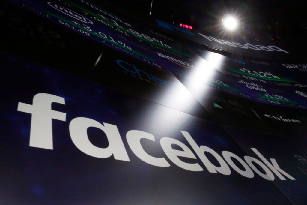 Έλληνες δημοσιογράφοι κάνουν αγωγή στη Facebook