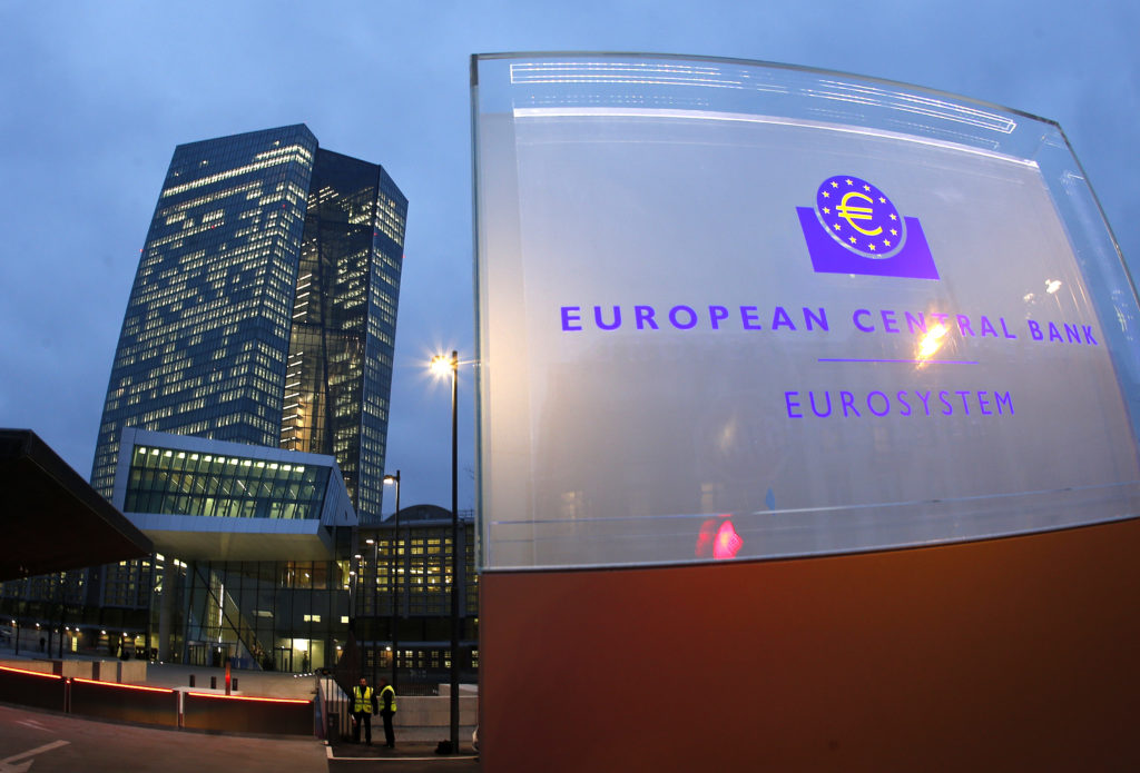 «Όχι» από το Ευρωπαϊκό Δικαστήριο στο αίτημα Βαρουφάκη για πρόσβαση στο έγγραφο της ΕΚΤ για τη διακοπή του ELA