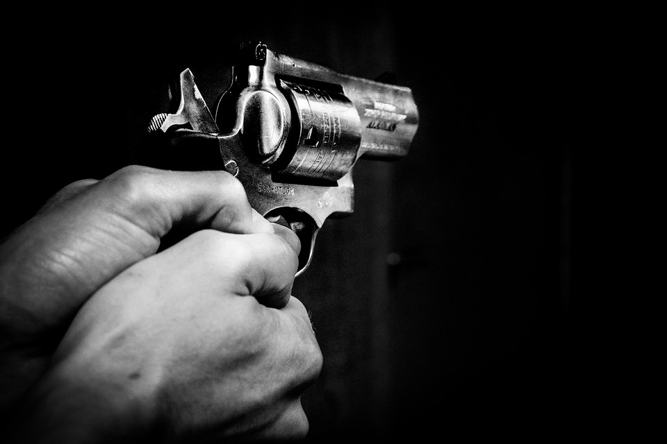 Αιματηρό επεισόδιο στην Κρήτη: 41χρονος τράβηξε πιστόλι και πυροβόλησε νεαρό