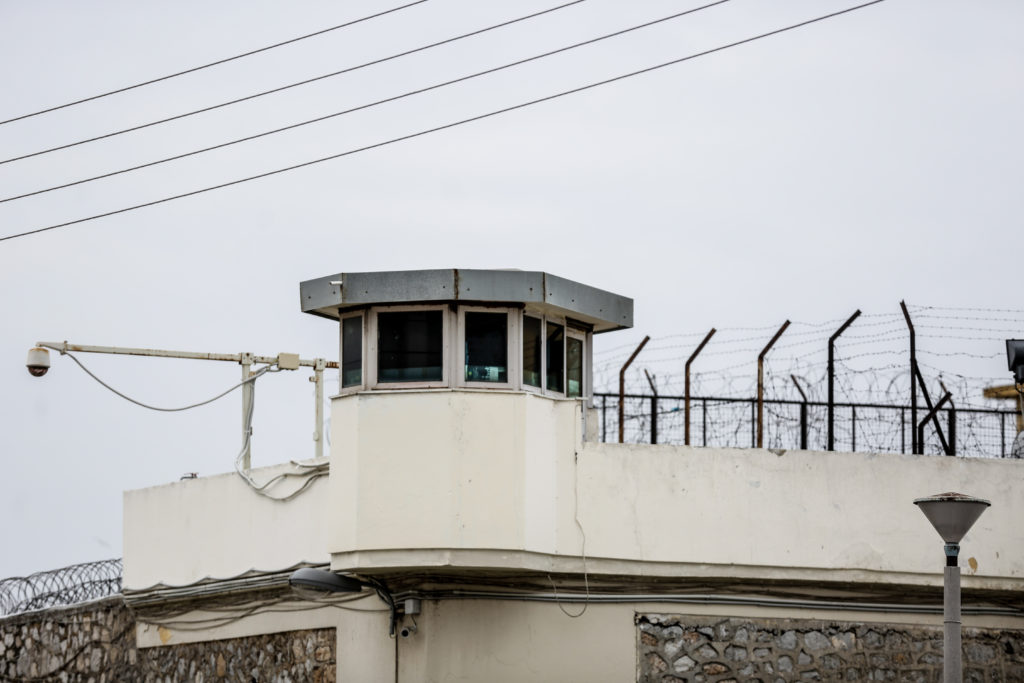 Αιματηρή συμπλοκή στις φυλακές Κορυδαλλού – Ένας κρατούμενος νεκρός, οκτώ τραυματίες