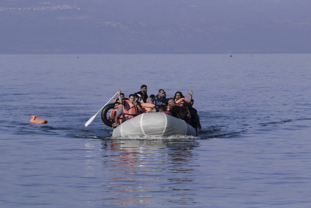 Σε 9χρονο κορίτσι προσφυγόπουλο ανήκει πιθανόν το πτώμα που ανασύρθηκε στη Λέσβο