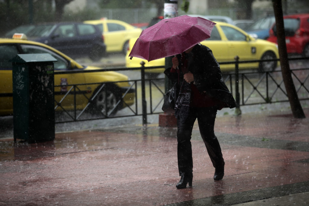 Καιρός: Έρχονται βροχές καταιγίδες και… χιόνια