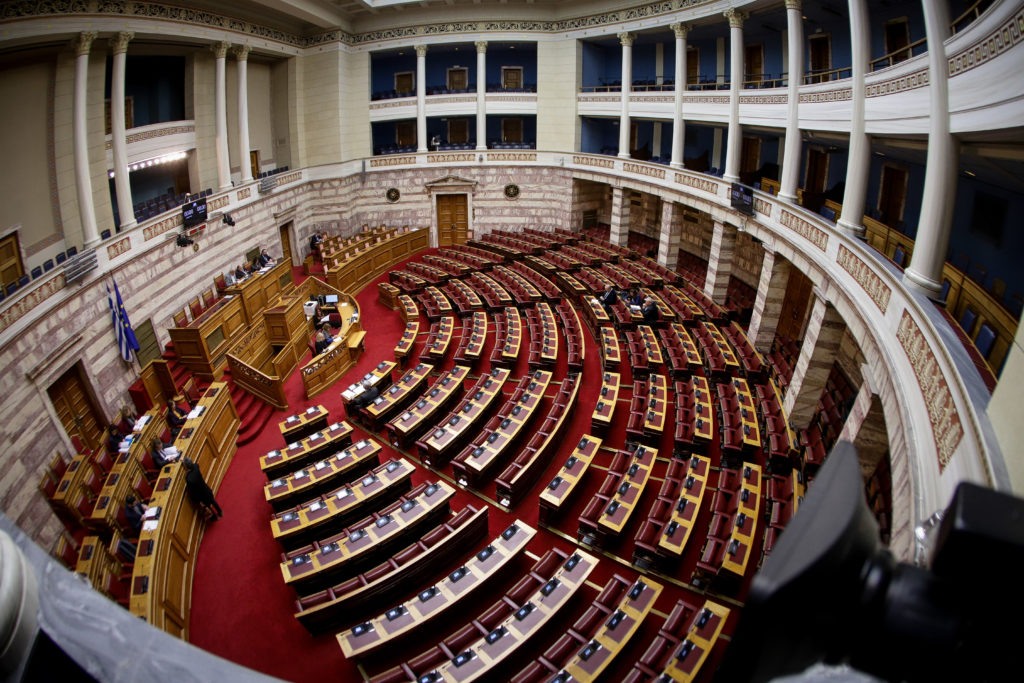Βουλή: Τροπολογία για τη μείωση φορολόγησης μερισμάτων
