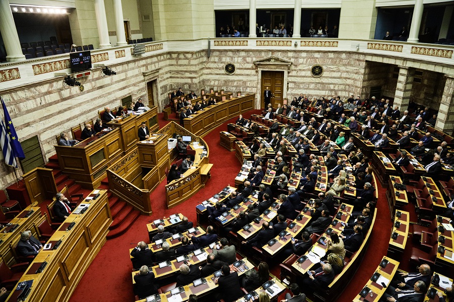 Συζήτηση στη Βουλή για την υπογεννητικότητα (Live)