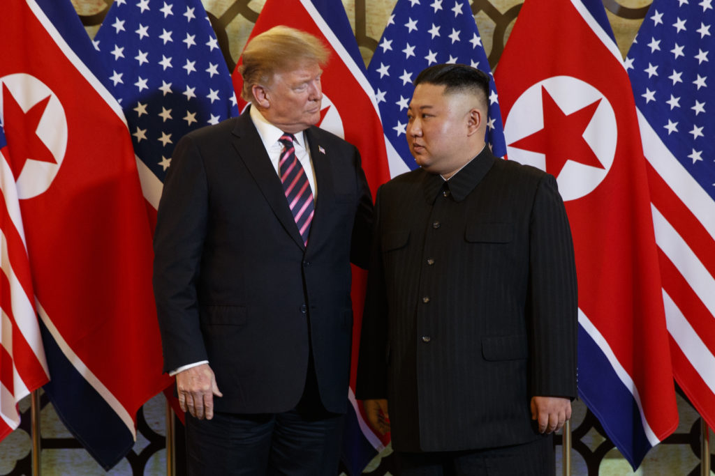 O Tραμπ προειδοποιεί τη Β. Κορέα ότι «δεν έχει μέλλον» με πυρηνικά