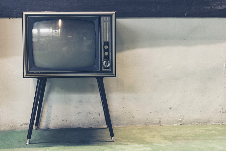 Οι μεσήλικες που βλέπουν για ώρες τηλεόραση κινδυνεύουν με προβλήματα μνήμης