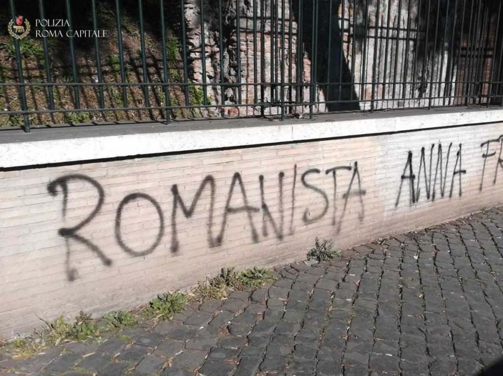 «Στο φούρνο οι ομοφυλόφιλοι, τσιγγάνοι και εβραίοι» – Ναζιστικά συνθήματα στη Ρώμη εν όψει του Roma-Lazio