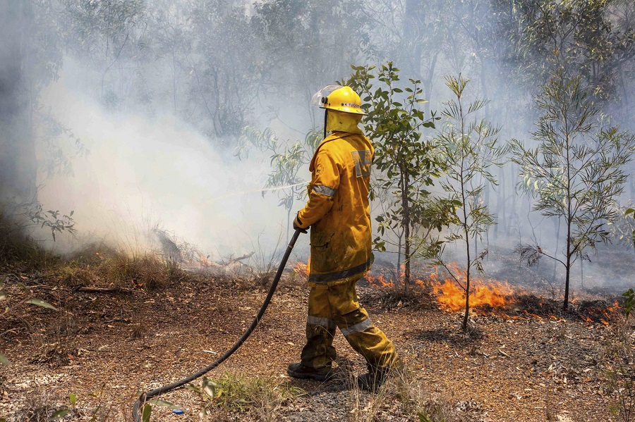 Συνεχίζει να «σαρώνει» ο καύσωνας την Αυστραλία – Μαίνονται δεκάδες πυρκαγιές