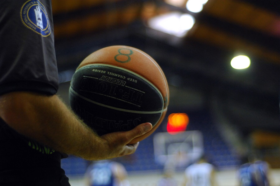 Απειλούν με αποχή οι Έλληνες διαιτητές, αν σφυρίξουν ξένοι στο πρωτάθλημα