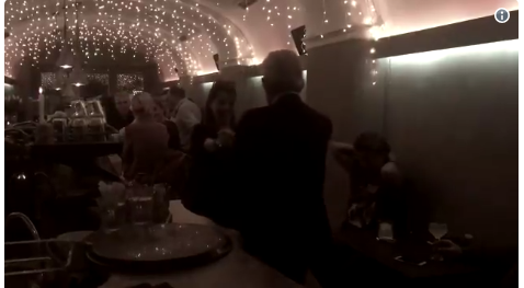 Ο Γιάννης Μπουτάρης γιόρτασε τη Ημέρα της Γυναίκας χορεύοντας μπλουζ με τη σύντροφο του (video)