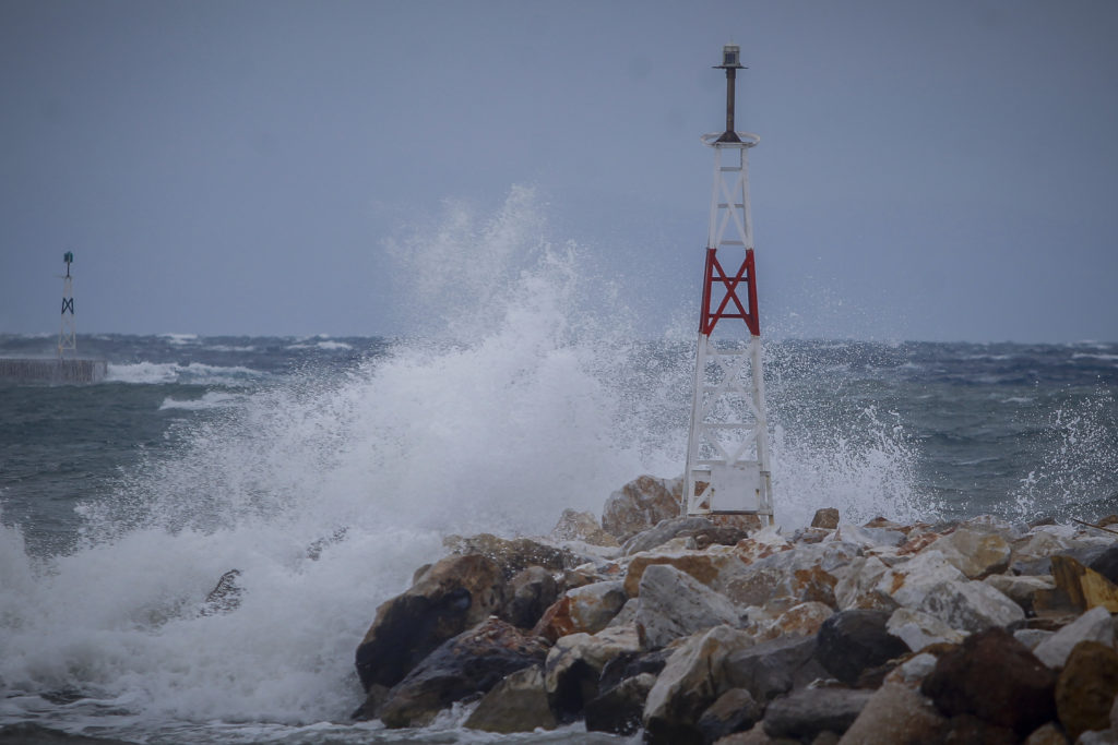 «Χειμώνας» από την Τρίτη με καταιγίδες, θυελλώδεις ανέμους και χιόνι – Αναλυτική πρόγνωση του καιρού (Video)