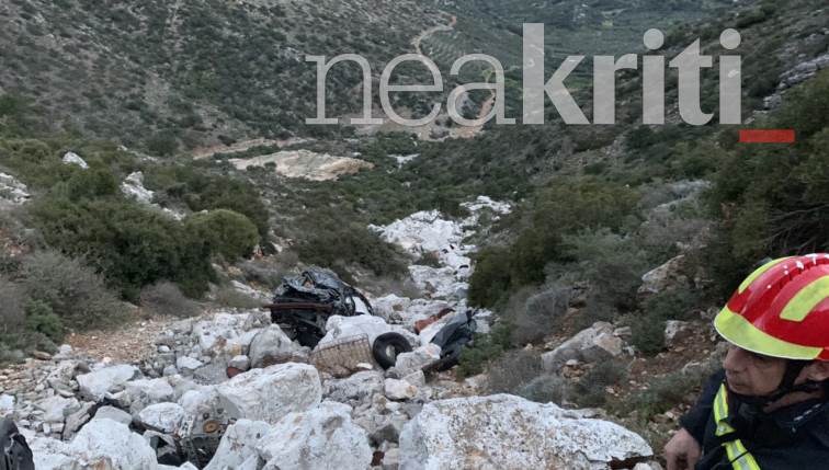 Κρήτη – τροχαίο: Στο νοσοκομείο μητέρα με τα δύο της παιδιά μετά την επιχείρηση απεγκλωβισμού