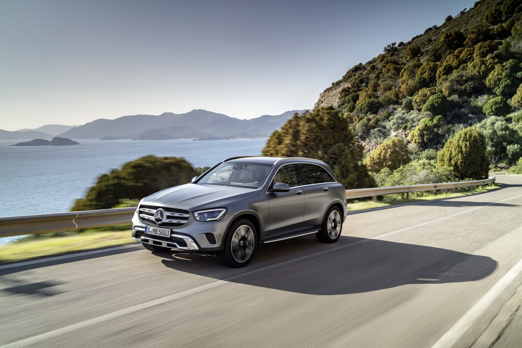 Η νέα Mercedes-Benz GLC είναι μοντέρνα και διαθέτει νέους κινητήρες