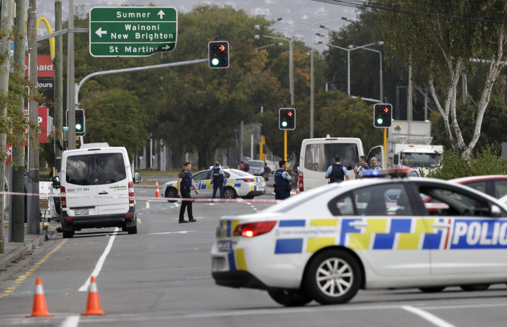 Μακελειό στη Νέα Ζηλανδία: Συλλήψεις τεσσάρων υπόπτων – Σοκάρουν οι μαρτυρίες από αυτόπτες μάρτυρες