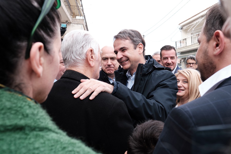 Γλώσσα λανθάνουσα: Όταν ο Μητσοτάκης υπόσχεται όχι έργα αλλά… λόγια (Video)