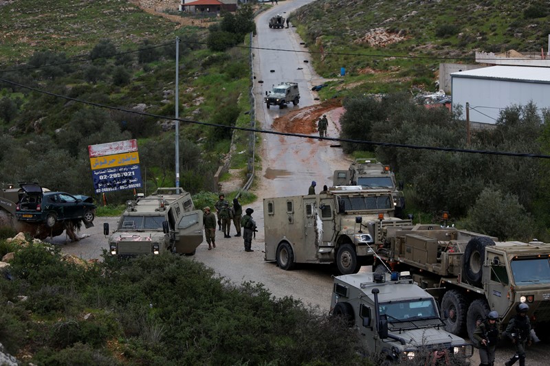 Ένας Ισραηλινός σκοτώθηκε και δύο τραυματίστηκαν από επίθεση Παλαιστίνιου στη Δυτική Όχθη