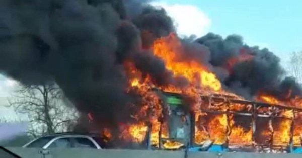Μιλάνο: Οδηγός πυρπόλησε λεωφορείο γεμάτο παιδιά – Σώοι όλοι οι επιβάτες