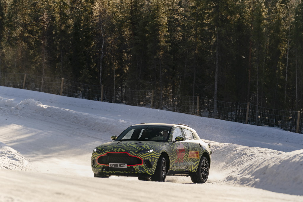 Η Aston Martin DBX δοκιμάζεται στον Αρκτικό κύκλο