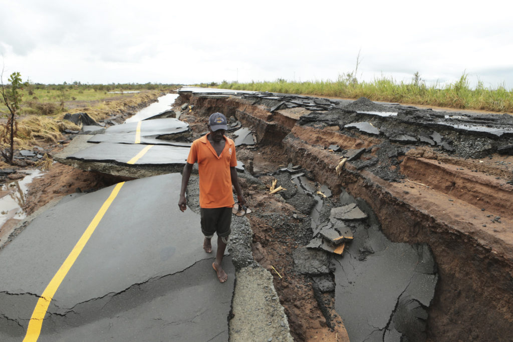 Εικόνες αποκάλυψης και 446 οι νεκροί του κυκλώνα Ιντάι στη Μοζαμβίκη (Video)
