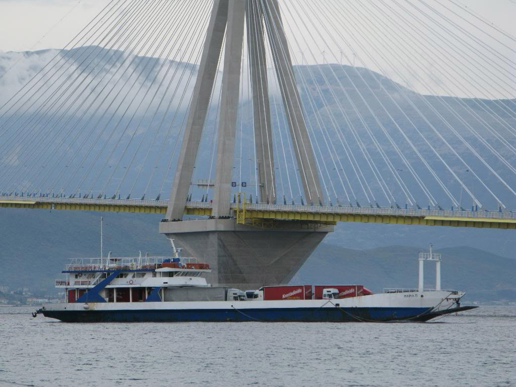 Αστυνομικοί έσωσαν στο παρά πέντε γυναίκα που προσπάθησε να πέσει από τη γέφυρα Ρίου – Αντιρρίου