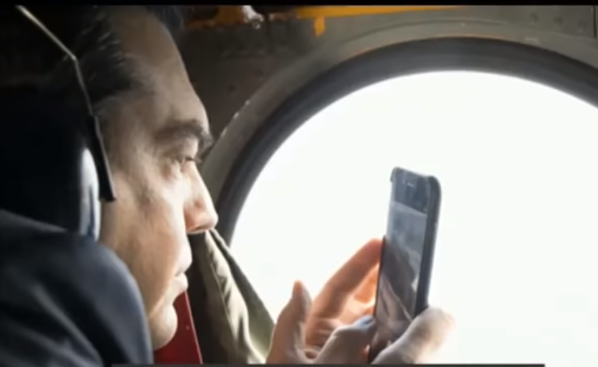 Τι τραβούσε ο Αλέξης Τσίπρας μέσα από το ελικόπτερο (Video)