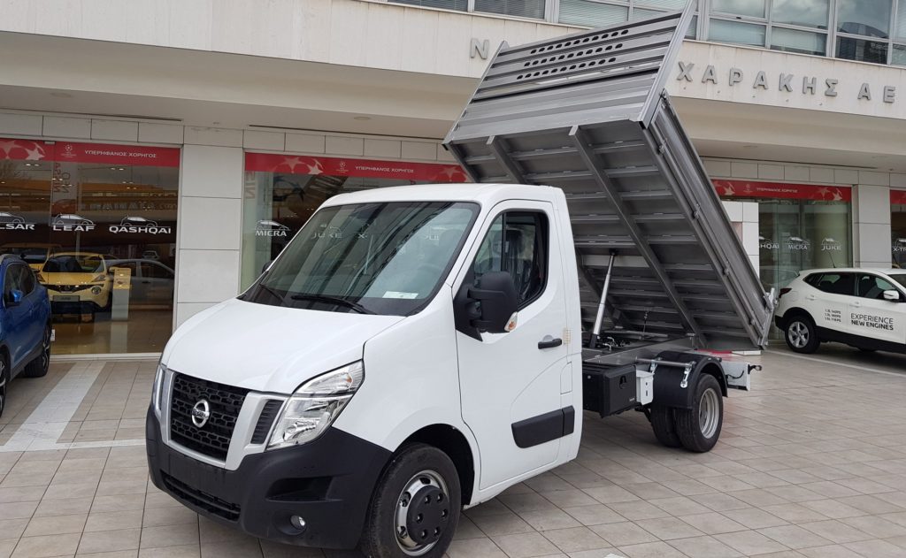 Με ανατρεπόμενη καρότσα φόρτωσης το Nissan NV400