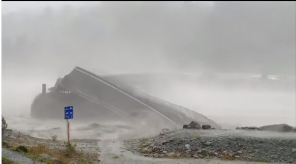 Καρέ – καρέ η κατάρρευση γέφυρας από ορμητικά νερά στη Νέα Ζηλανδία (Video)