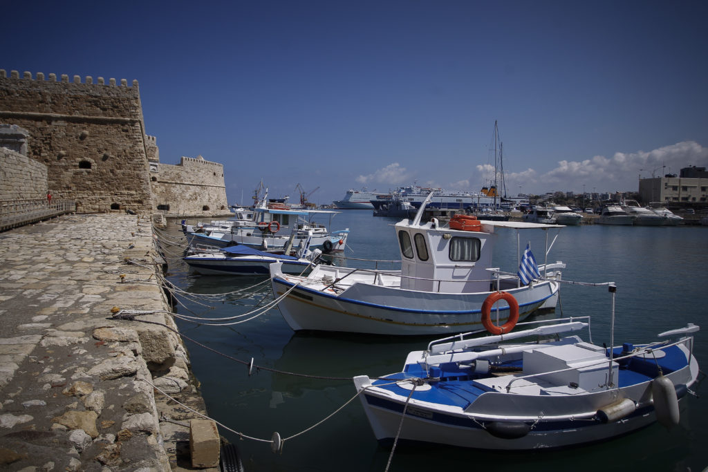 Άνδρας έπεσε από τα τείχη του Ηρακλείου