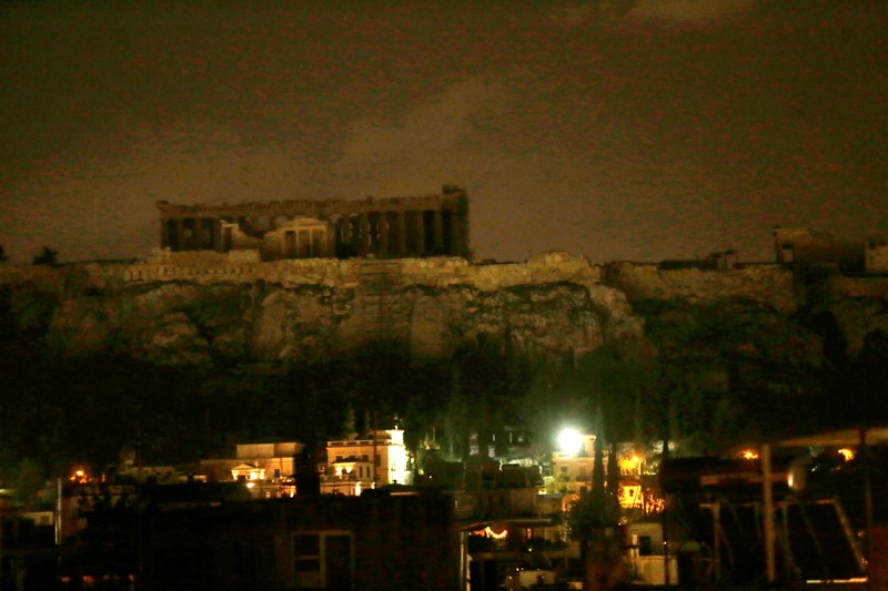 Τα μνημεία στο σκοτάδι για την «Ώρα της Γης» (εικόνες)