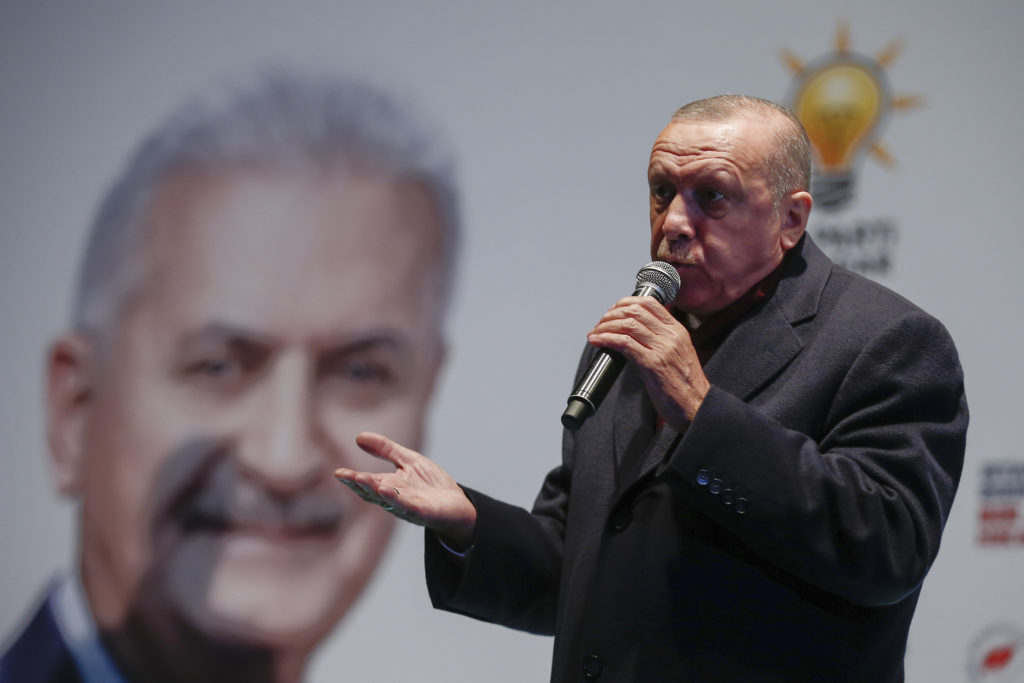 Έχασε κάποιους δήμους ο Ερντογάν αλλά η συμμαχία του με το εθνικιστικό κόμμα είναι στην πρώτη θέση