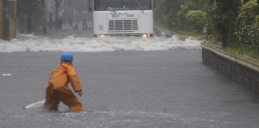 Ταϊβάν: Την πήρε και τη σήκωσε ο τυφώνας Νεσάτ