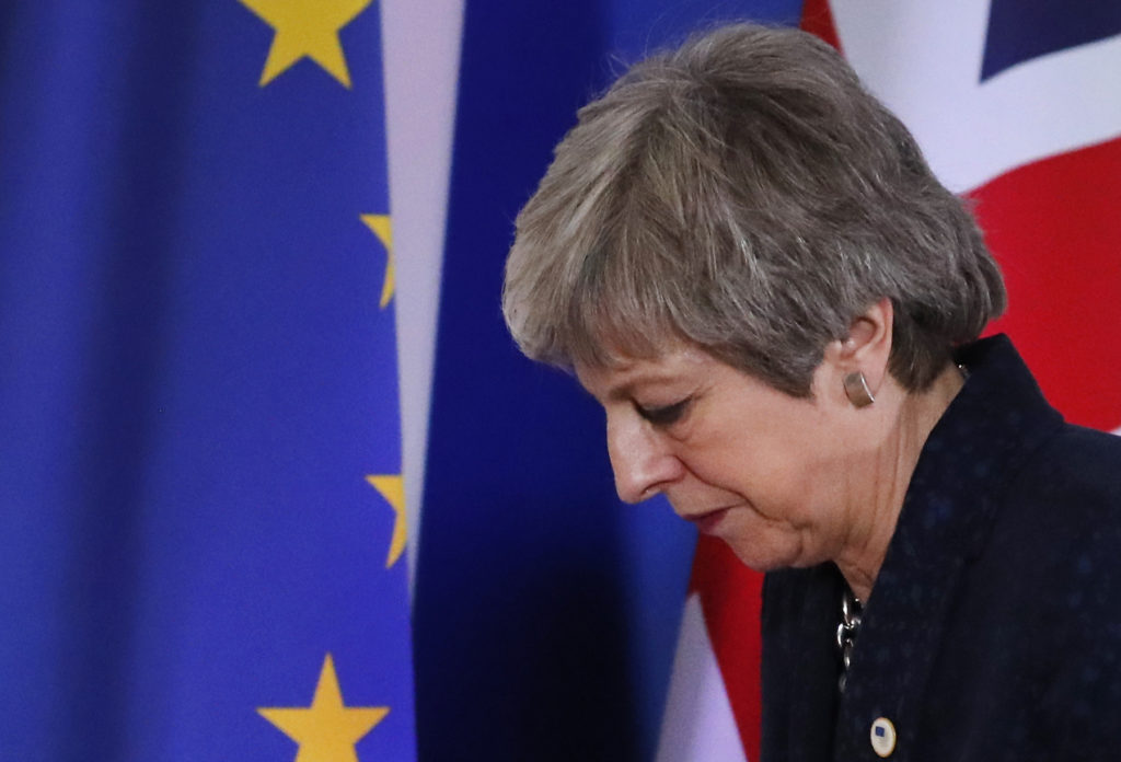 Σίριαλ δίχως τέλος: Νέα αναβολή στο Brexit θα ζητήσει η Μέι