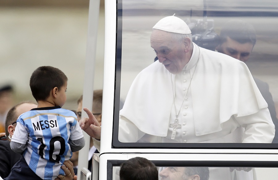 Πάπας Φραγκίσκος: Δεν είναι ιεροσυλία να λες ότι ο Μέσι είναι Θεός