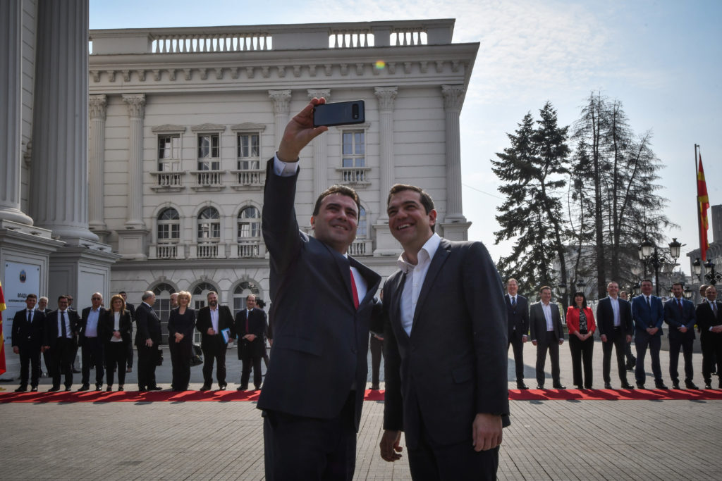 Όταν ο Ζάεφ ζήτησε από τον Τσίπρα να βγάλουν μια… selfie (Photos)