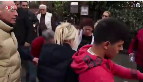 Ρώμη: Βόμβες και φασιστικοί χαιρετισμοί κατά της εγκατάστασης Ρομά σε προάστιο (Video)