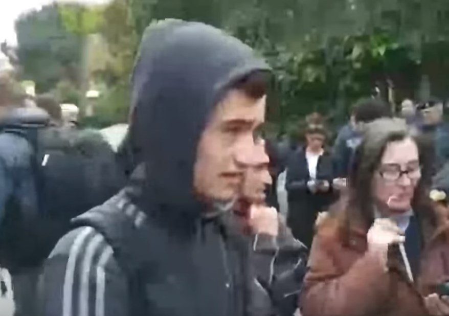 Ιταλία: 15χρονος ορθώνει το ανάστημά του απέναντι στους ακροδεξιούς (Video)