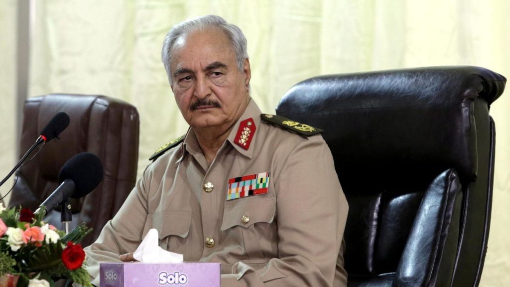 Χαλίφα Χάφταρ: Ο Λίβυος στρατάρχης που ξεκίνησε πόλεμο επιζητώντας την εξουσία