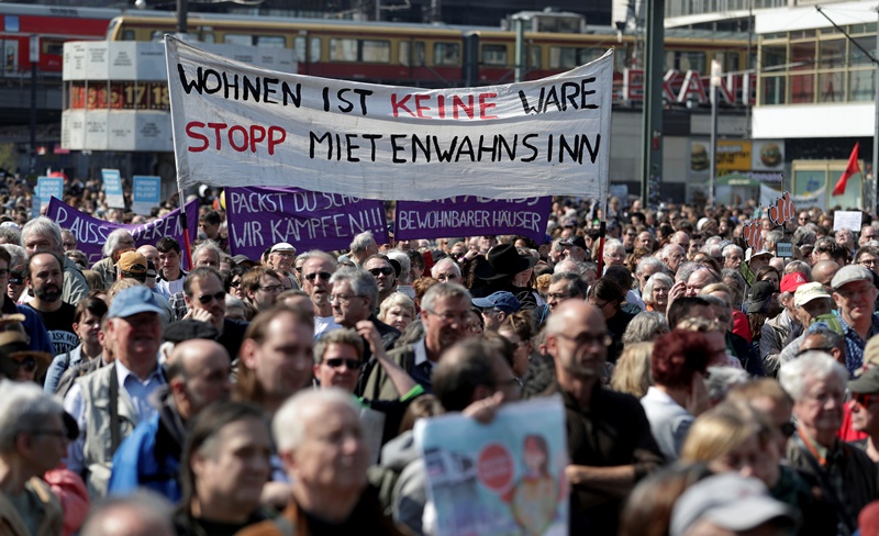Χιλιάδες άνθρωποι διαδηλώνουν στη Γερμανία κατά της «τρέλας των ενοικίων»