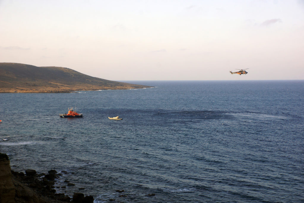 Με ελικόπτερο αναζητούν επιβάτη πλοίου που έπεσε στη θάλασσα μεταξύ Ανδρου -Τήνου