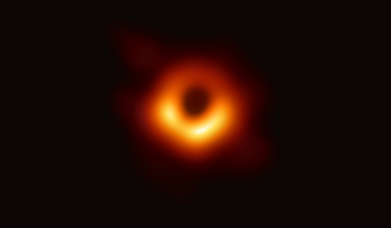 Το σημαντικότερο «πορτρέτο» που τραβήχτηκε ποτέ: Αυτή είναι η πρώτη φωτογραφία μίας μαύρης τρύπας