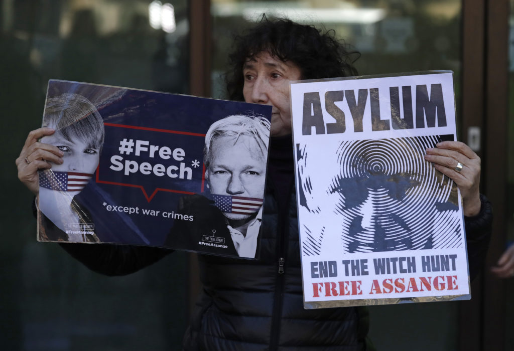 Για συνωμοσία κατηγορεί το υπ. Δικαιοσύνης των ΗΠΑ τον Άσανζ – Ο Ισημερινός τον εξέθεσε σε κίνδυνο, λέει ο ΟΗΕ