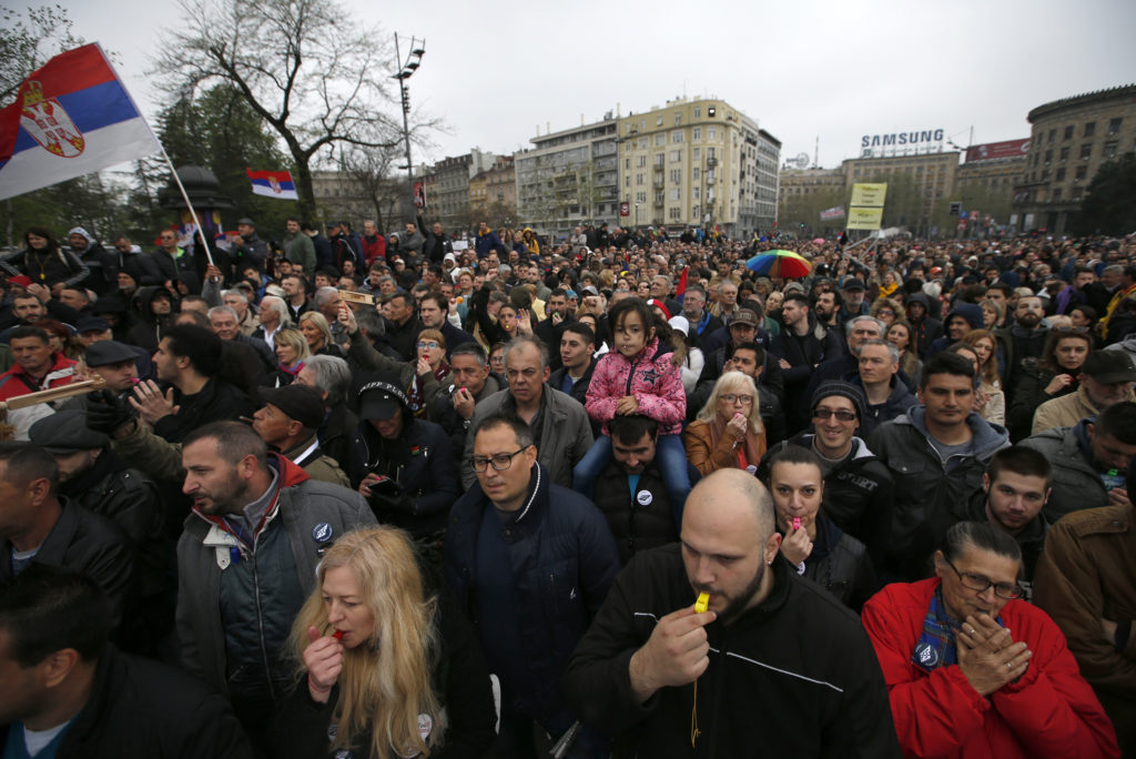 Σερβία: Ειρηνικά ολοκληρώθηκε το αποψινό συλλαλητήριο κατά Βούτσιτς