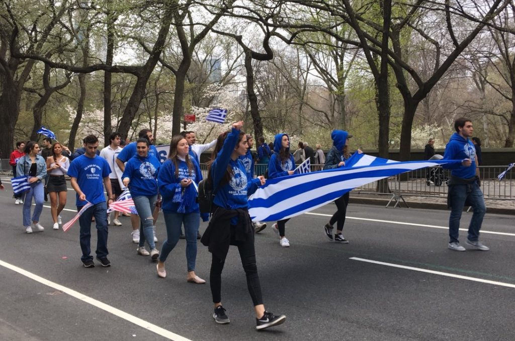 Νέα Υόρκη: Χιλιάδες κόσμου στην παρέλαση για την 25η Μαρτίου χθες στο Μανχάταν (Video & Photos)